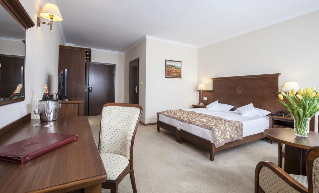Hotel Lubicz Ustka Esterno foto
